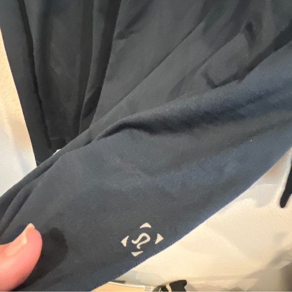 Lululemon men’s size X-Large dark navy blue long sleeve tech shirt - Picture 5 of 7